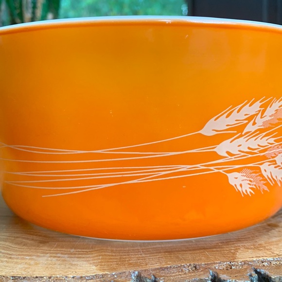 Pyrex 7” Wheat Bowl Orange - Picture 5 of 8